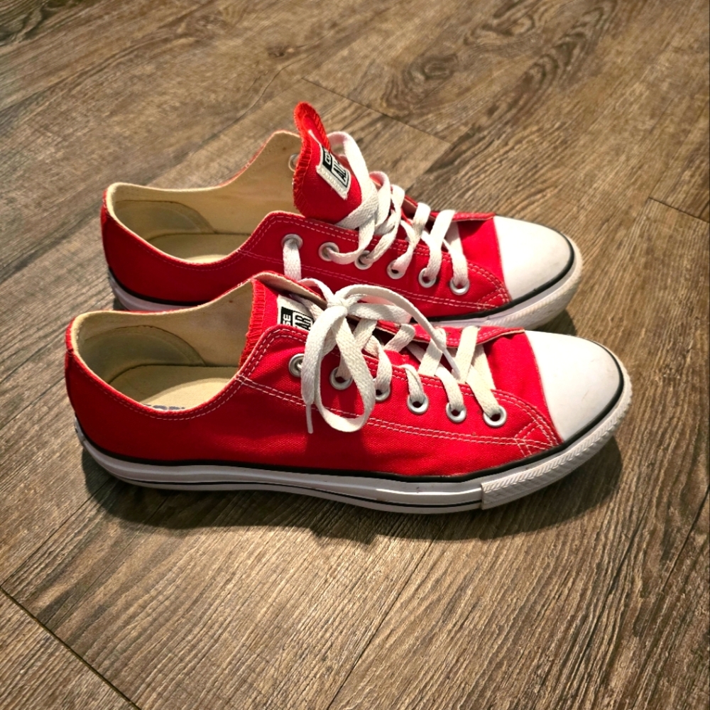 Converse Chuck Taylor Low Top Sneakers Red White Size Mens 8 Women 10